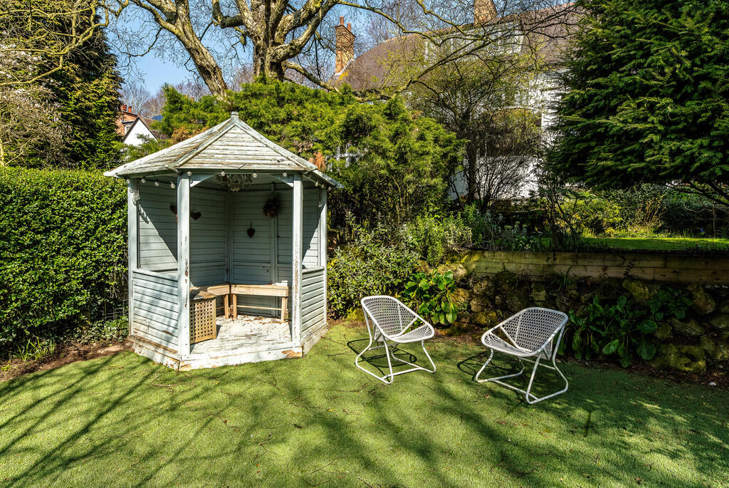 34 Warwick Road 0...