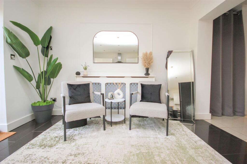 breakfast area a..jpg