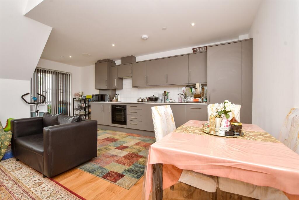 Kitchen / Lounge / Diner