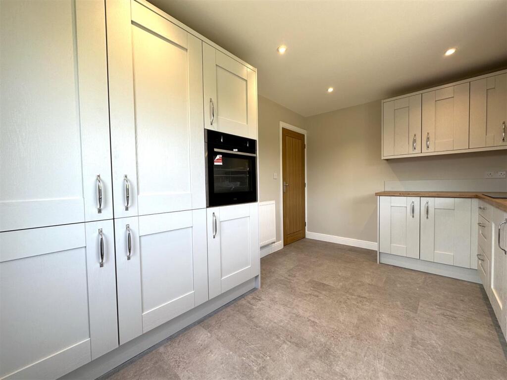Contemporary Kitchen 671