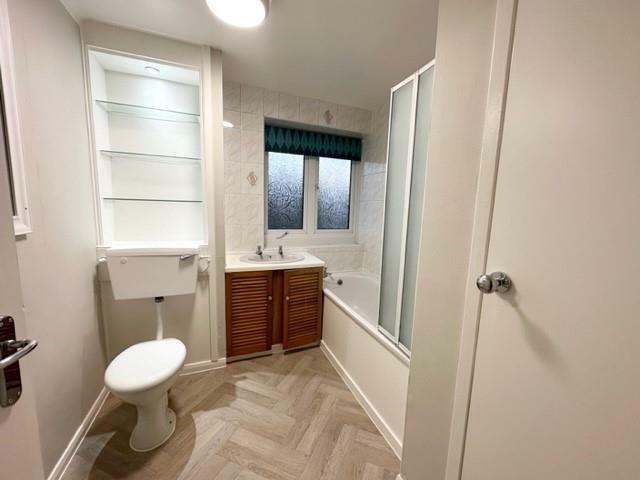 Bathroom 2.jpg