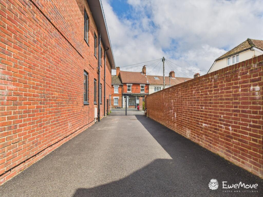 CAM02899G0-PR0060-STILL001