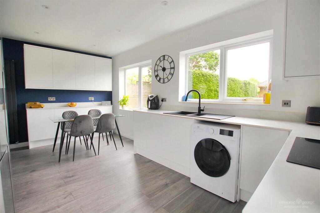 Kitchen/Breakfast Room