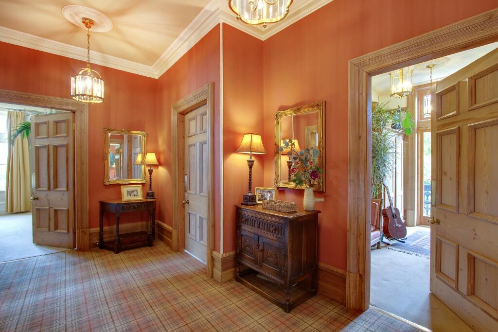 Apt 2 hall