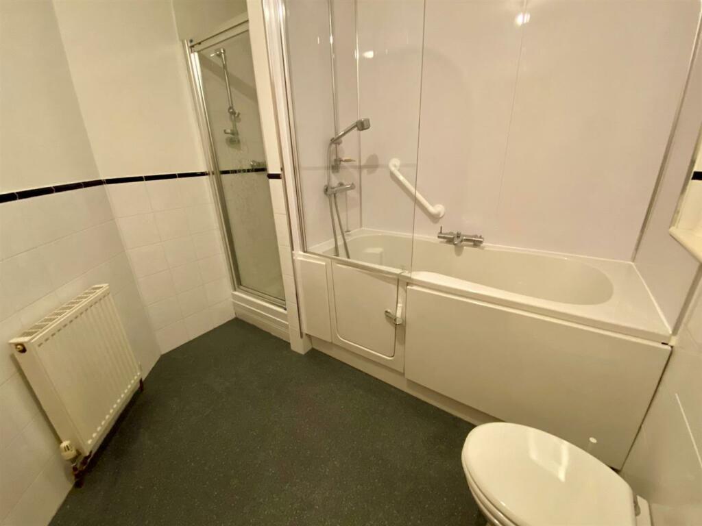 autumn heights 29 bathroom.jpg