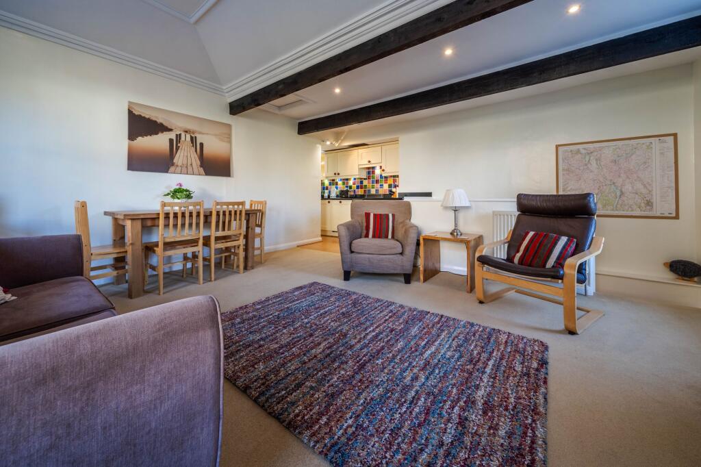 SITTING/DINING ROOM