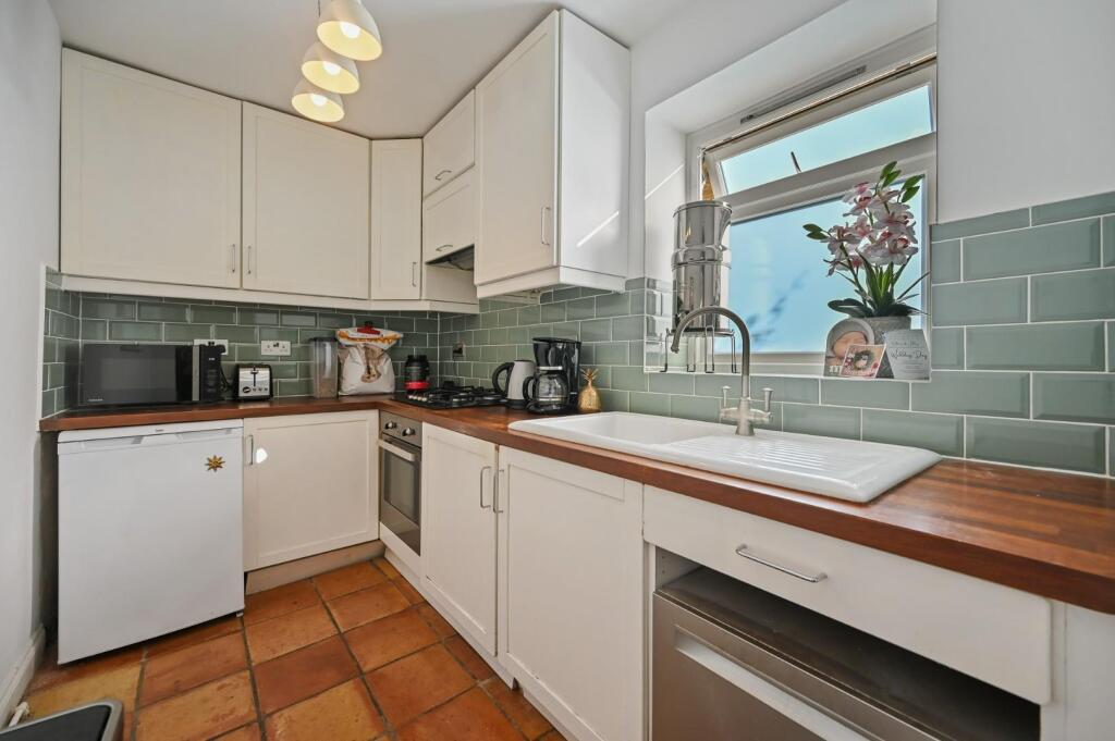 RCREE- 18a grange park- kitchen 3 (1).jpg