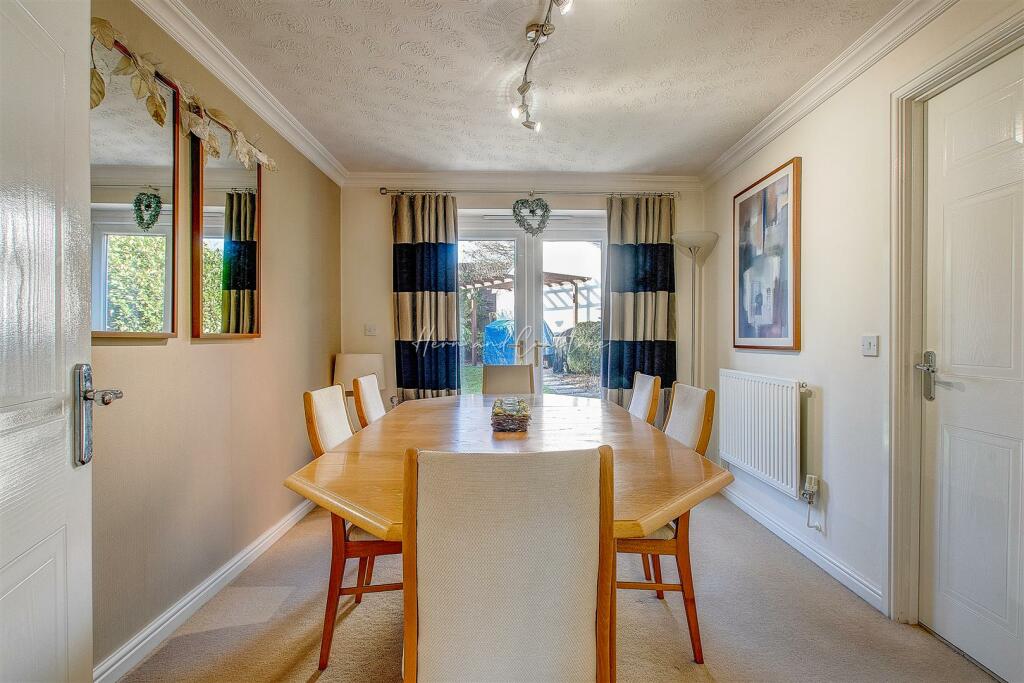 Ragnall Close, Thornhill, HernCrabtree (30).jpg