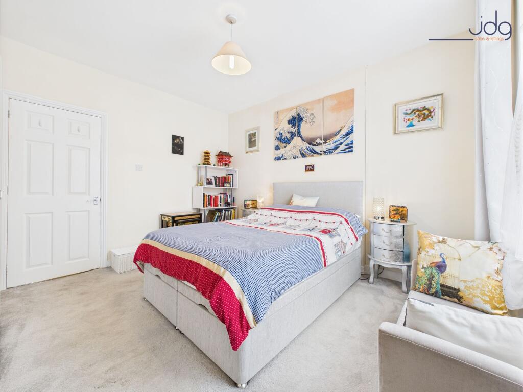 Spacious double bedroom 1