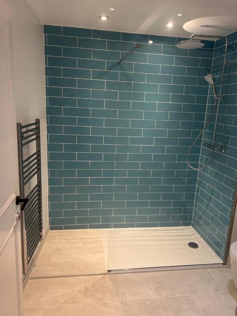 SHOWER ROOM.jpg
