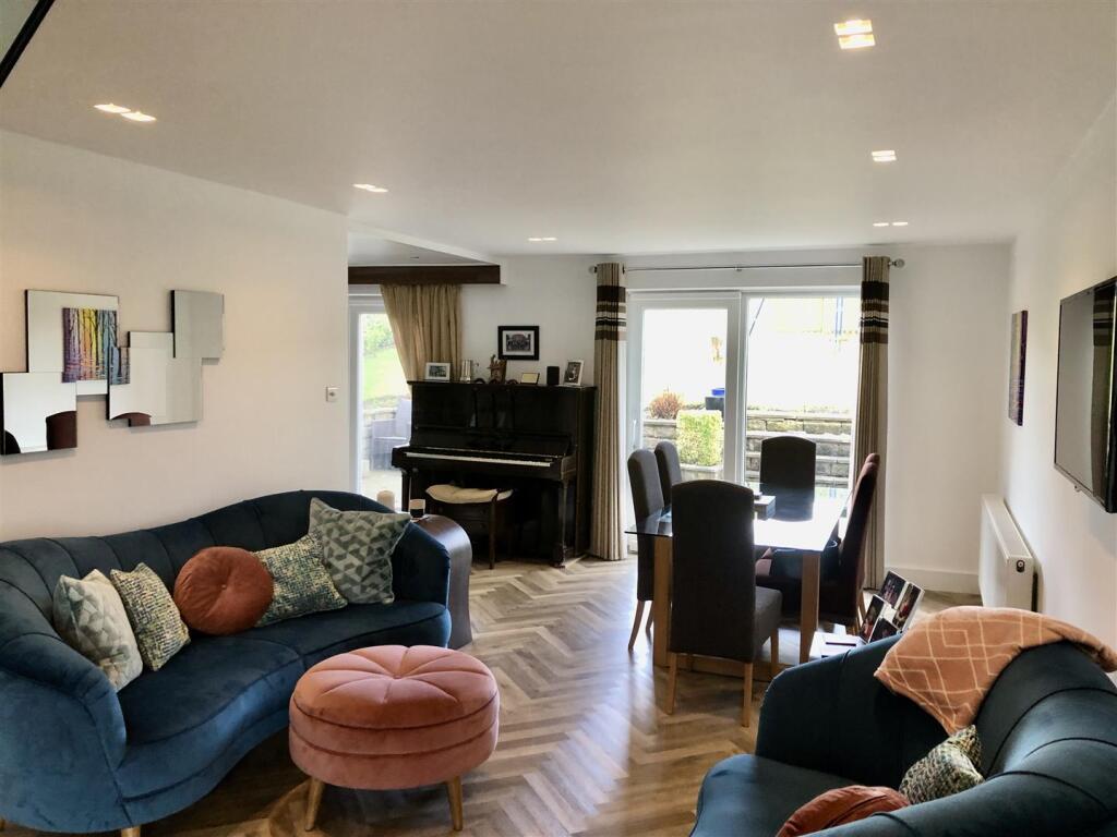 Living Dining 1.jpeg