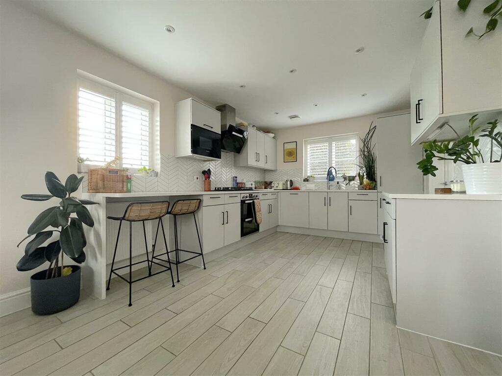 Kitchen:Dining Room (9).jpeg