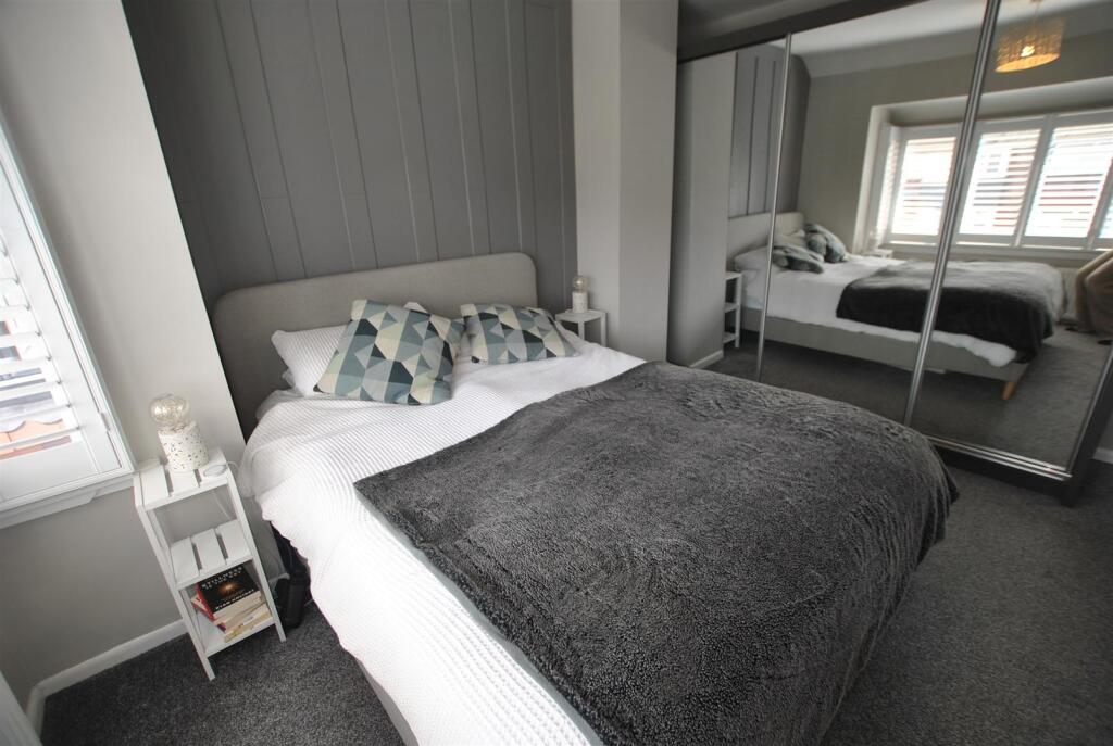 MAIN BEDROOM