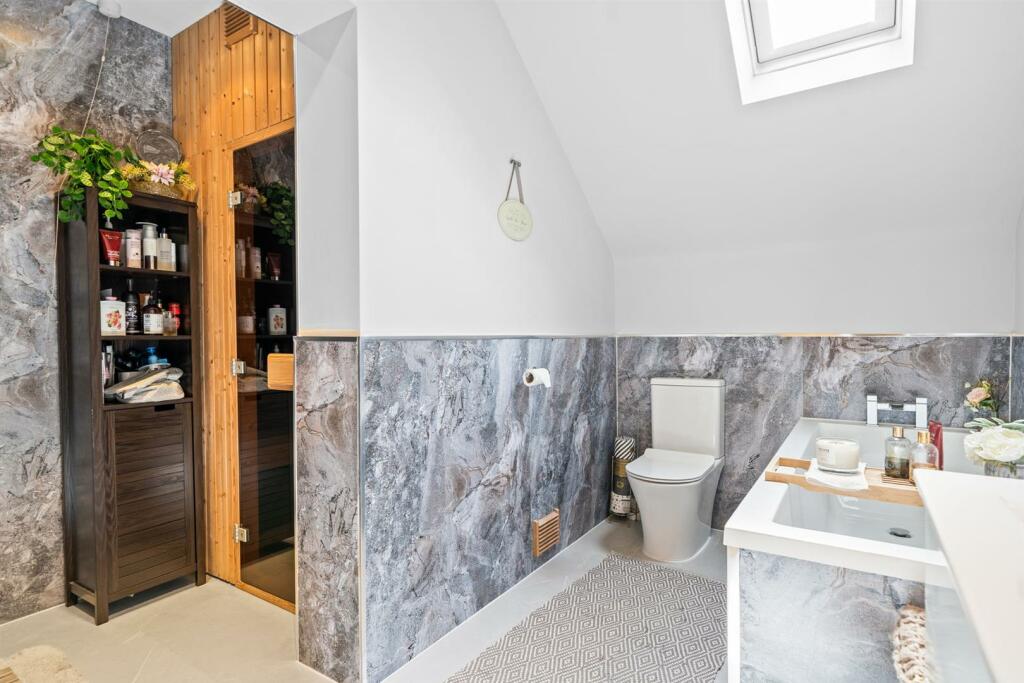 Ensuite shower room