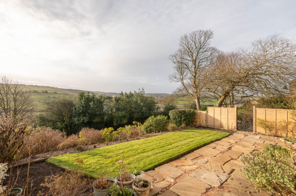 11 - 1 Westfield Mews BD13 3AP