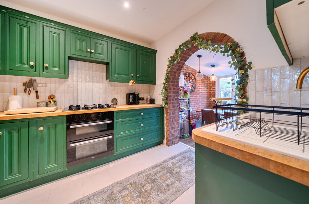 1382196-11-691dd9...