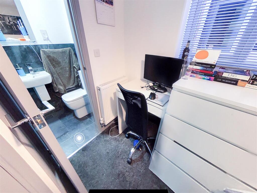 Screenshot 2024-10-0