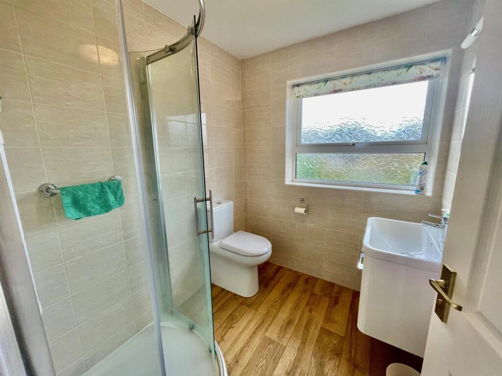 15 Bulls Lane Shower Room.jpg
