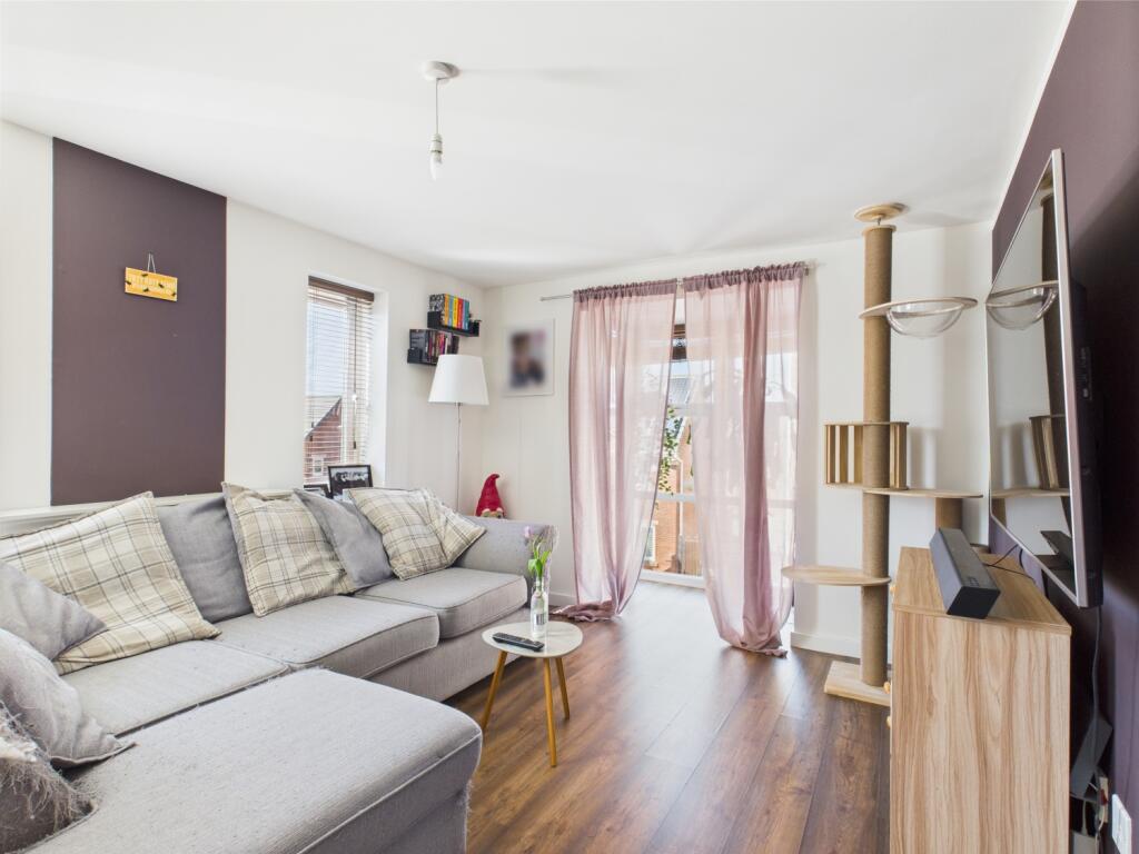 CAM03729G0-PR0049-STILL001