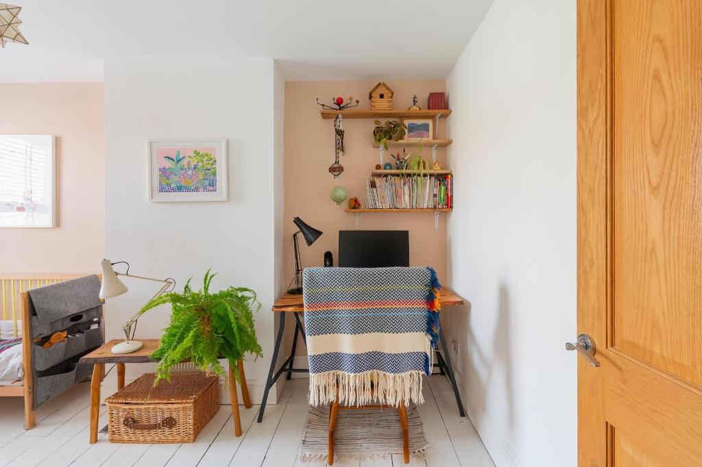 3Y7REN - Bedroom D.jpg