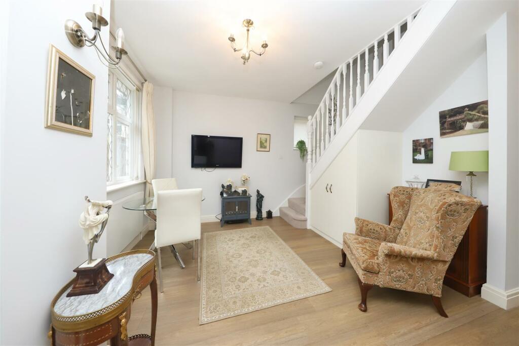 207 Eastcote Road (12) copy.jpg