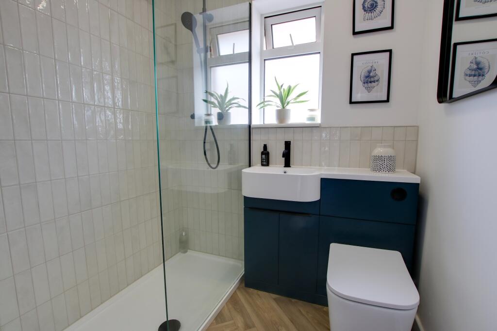 SHOWER ROOM