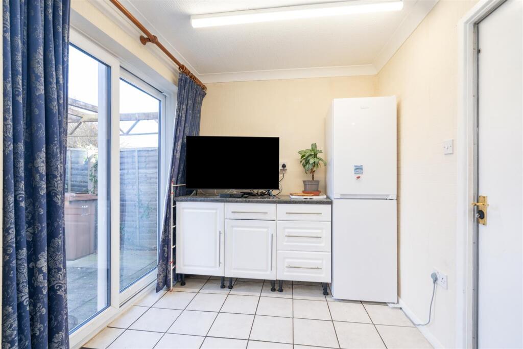 1 Hawbridge Close_6.jpg