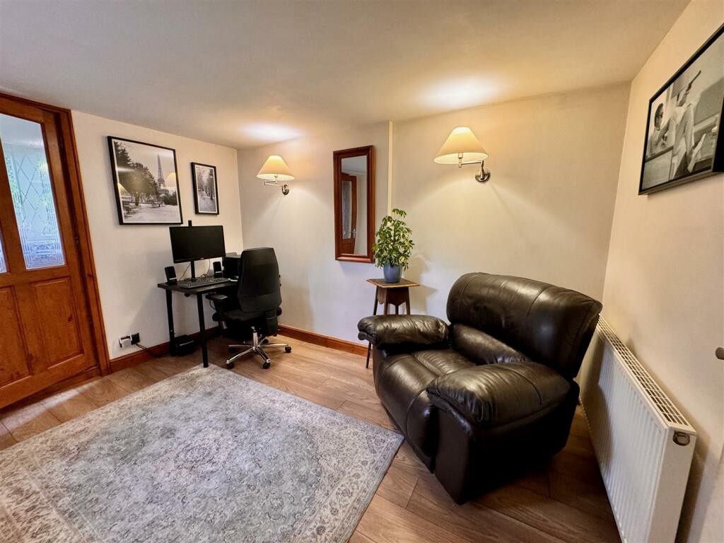 SITTING ROOM/OFFICE