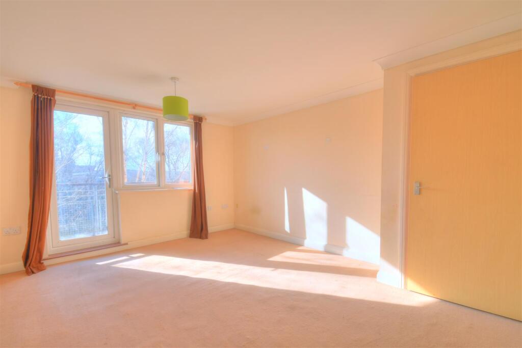 Lounge 2.jpg