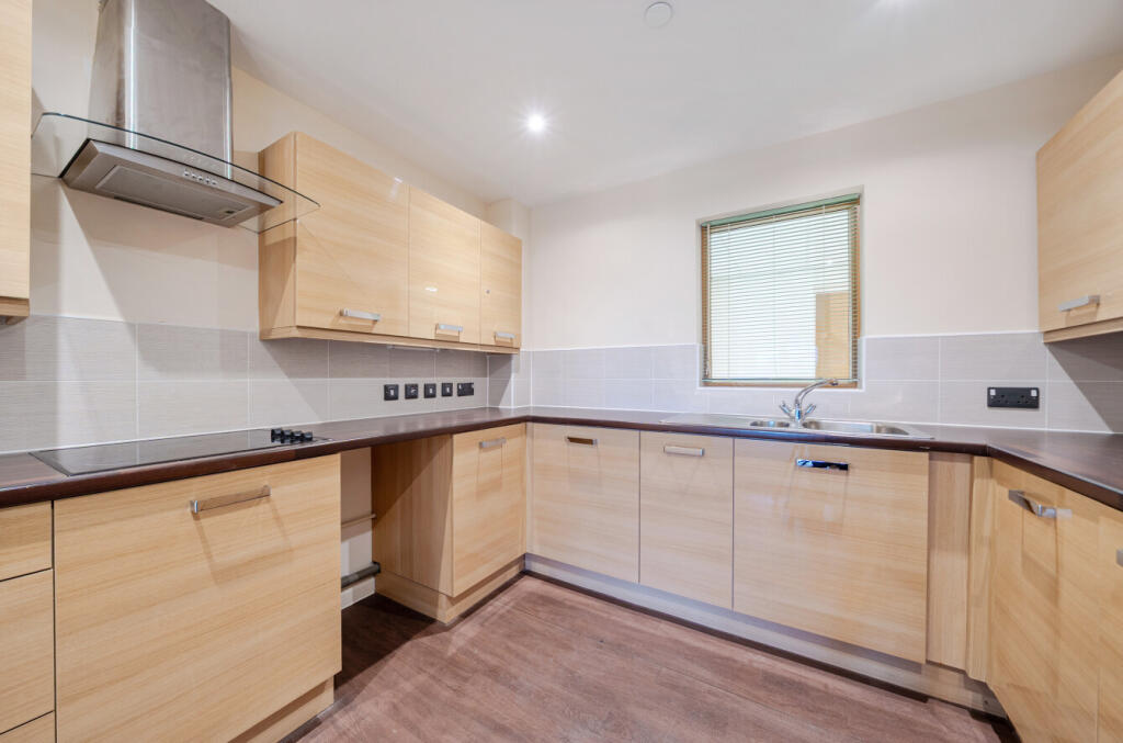 1387729-11-693850...