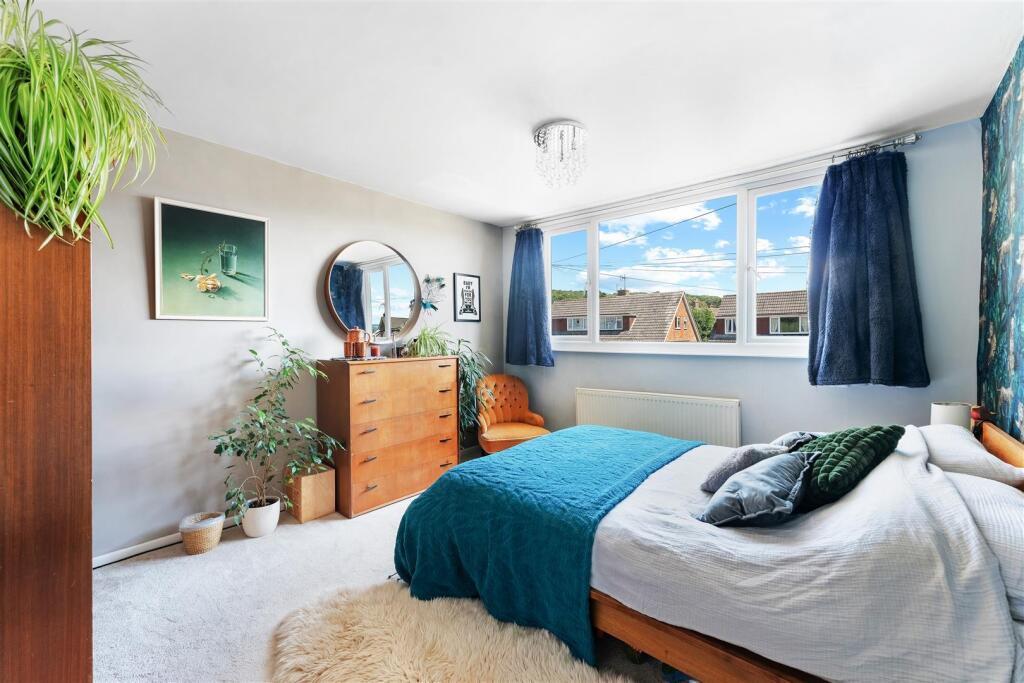1.8 - bed 1.jpg