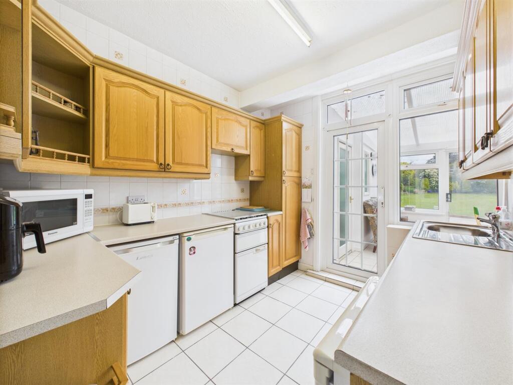 Kitchen: