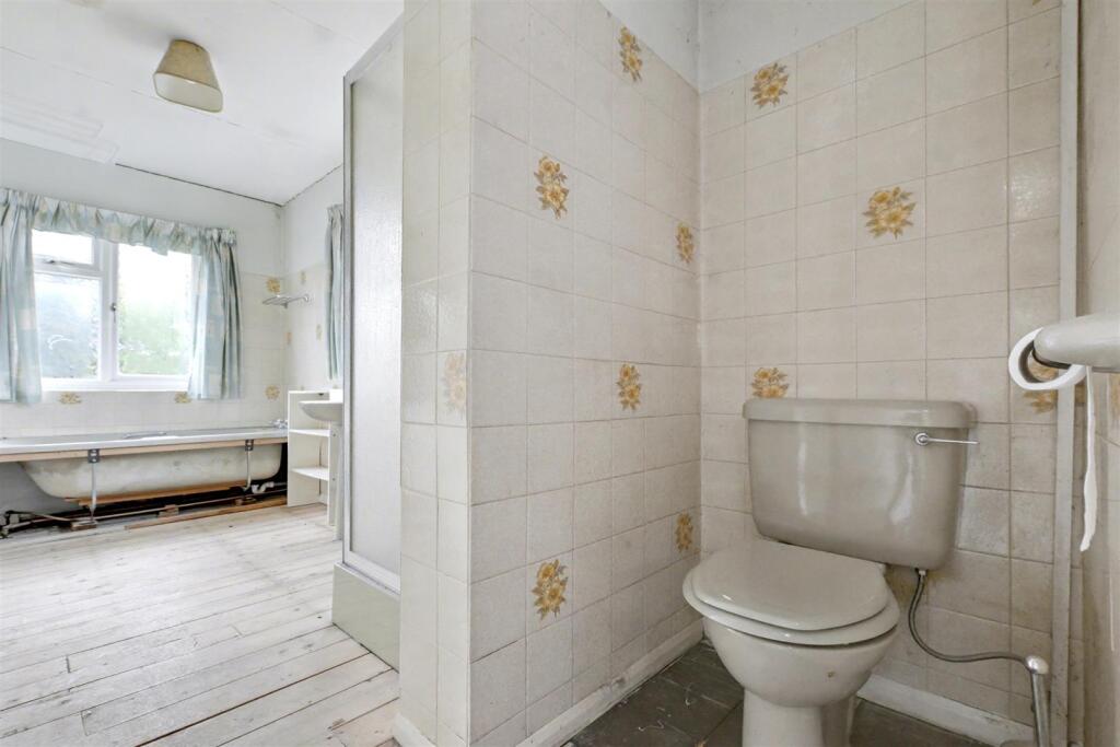 Bathroom_1.jpeg