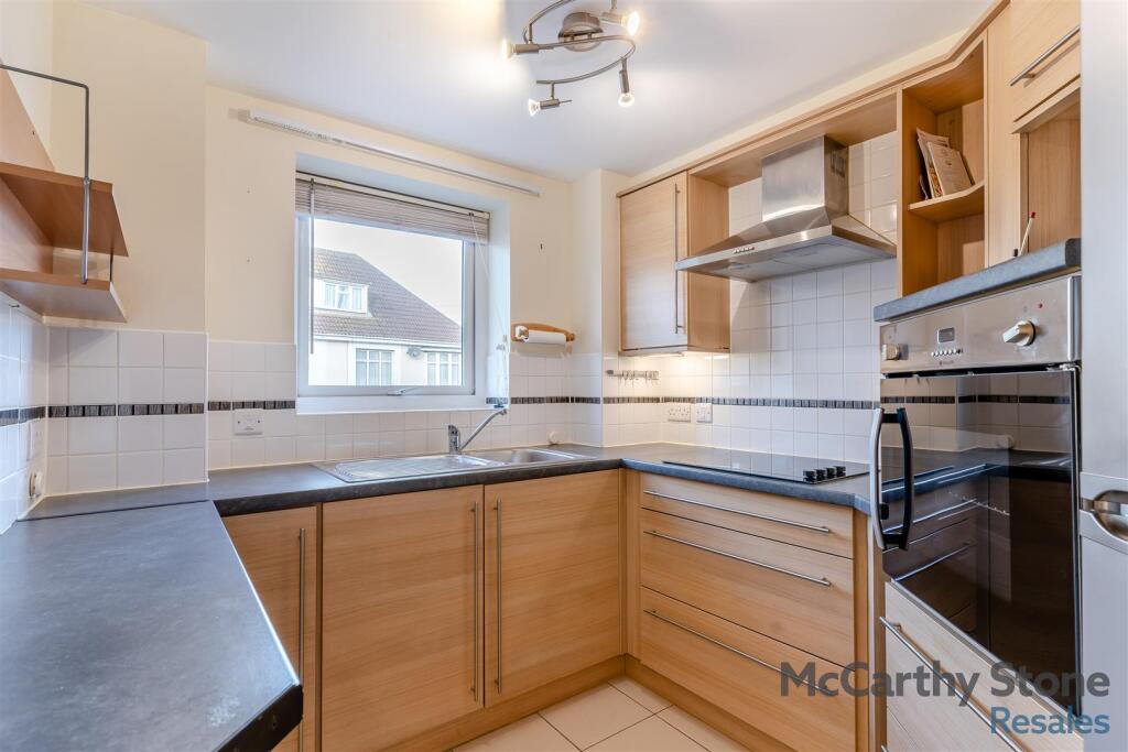 8633963-interior10.jpg