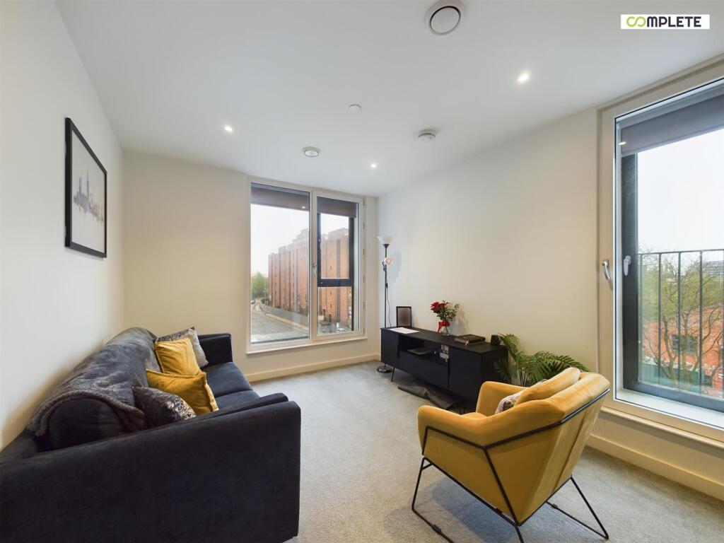 CAM01231G0-PR0053-STILL008