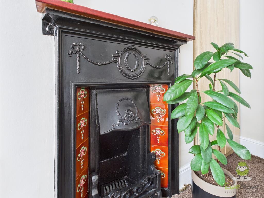 CAM01543G0-PR0136-STILL004