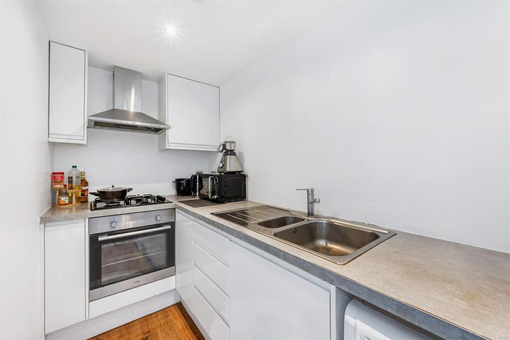 Flat 1, 9 Allison Road-5.jpg