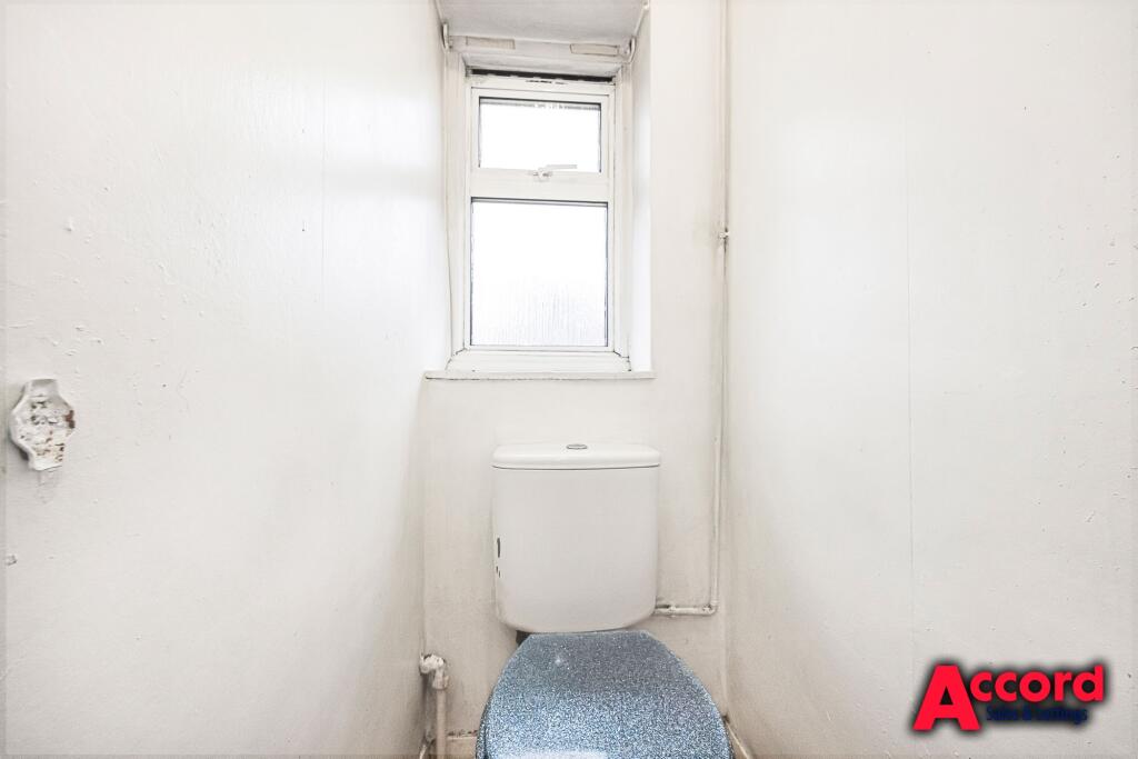 SEPERATE W.C