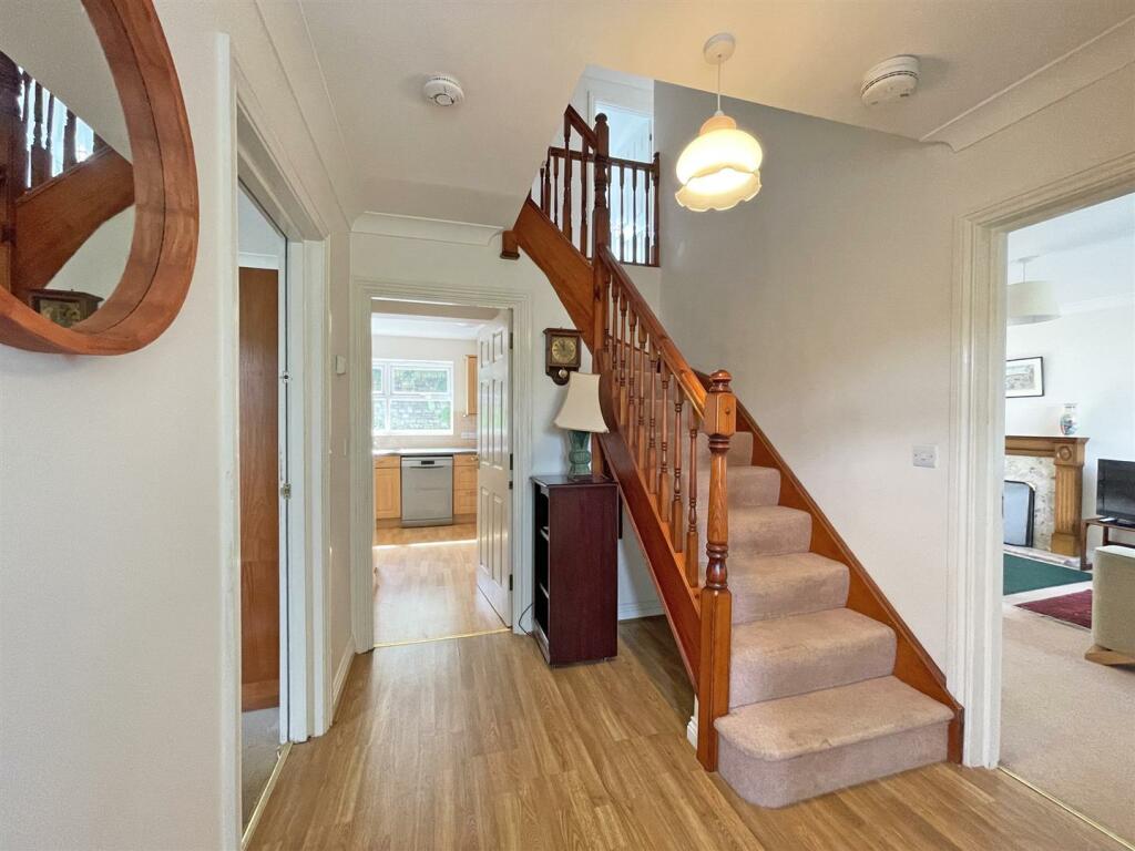 Aberdeen Avenue 67 - Hall.jpg