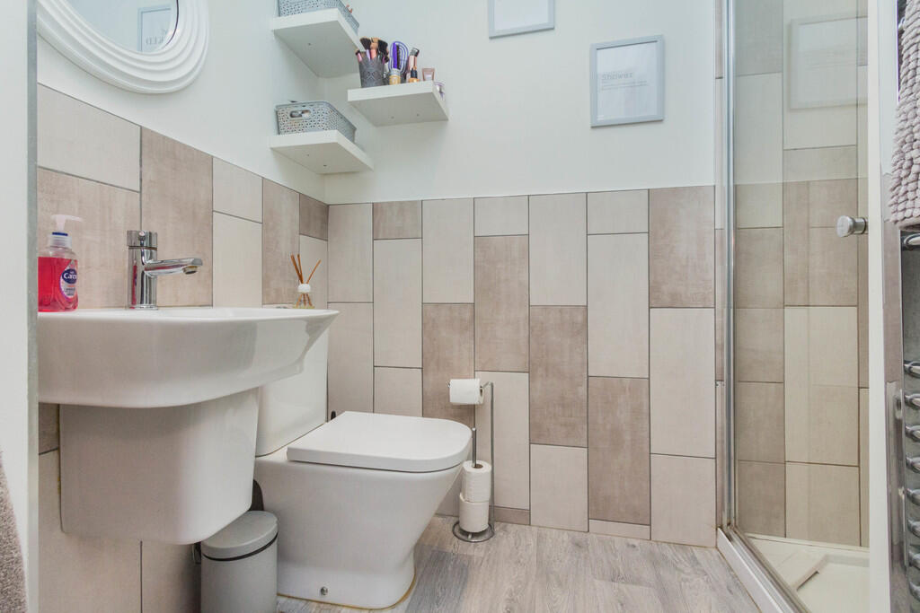 En Suite Shower R...