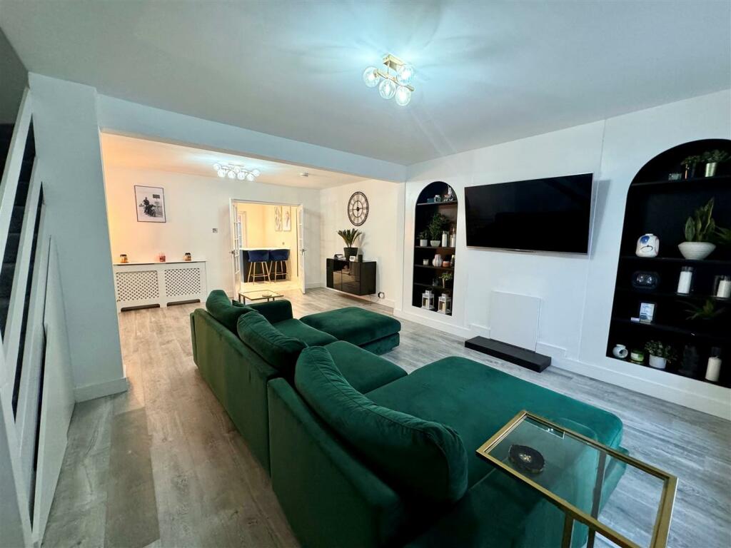 LivingRoom.jpg