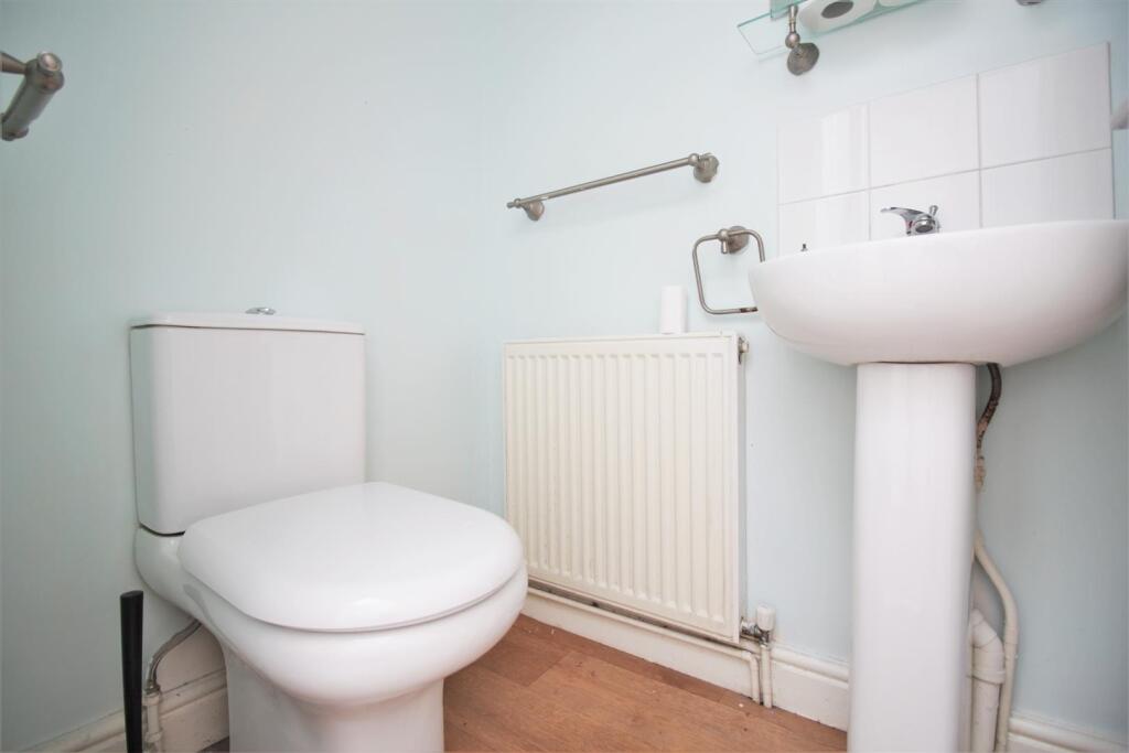 Student-accommodation-sheffield - bathroom 1.JPG
