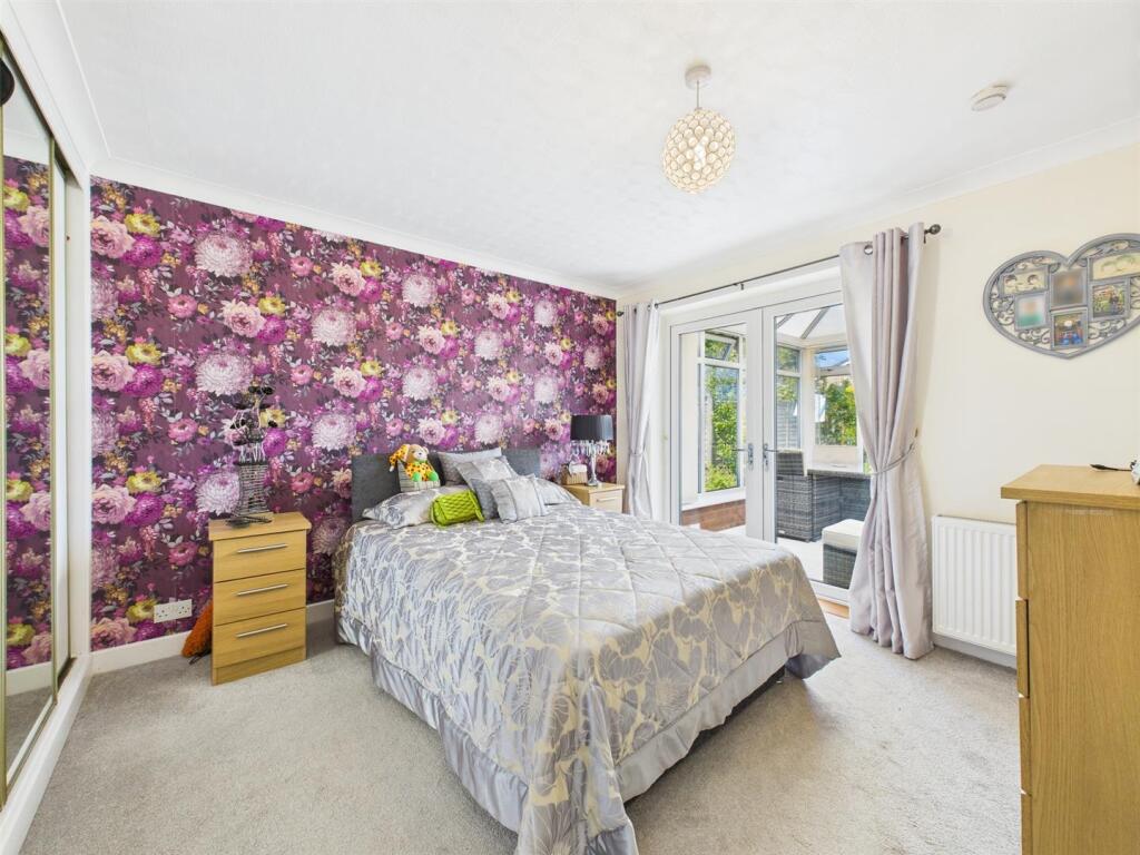 Bedroom: