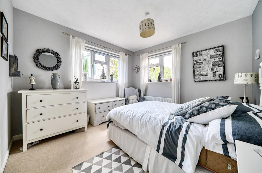 1328017-9-687e563...