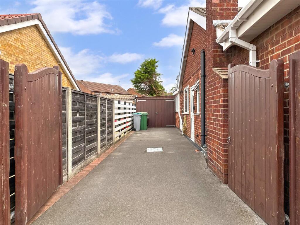 Additional Gated Driveway 432