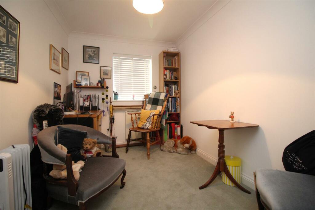 bedroom 2 .JPG