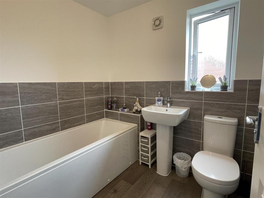 44 Tasker Way Photo-Family Bathroom.jpg