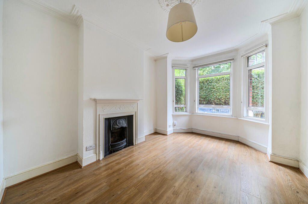 1369022-13-68ee31...