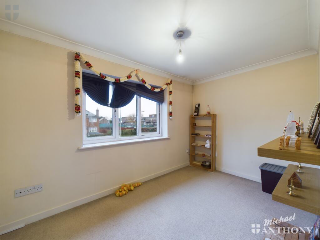 CAM03218G0-PR0527-STILL021