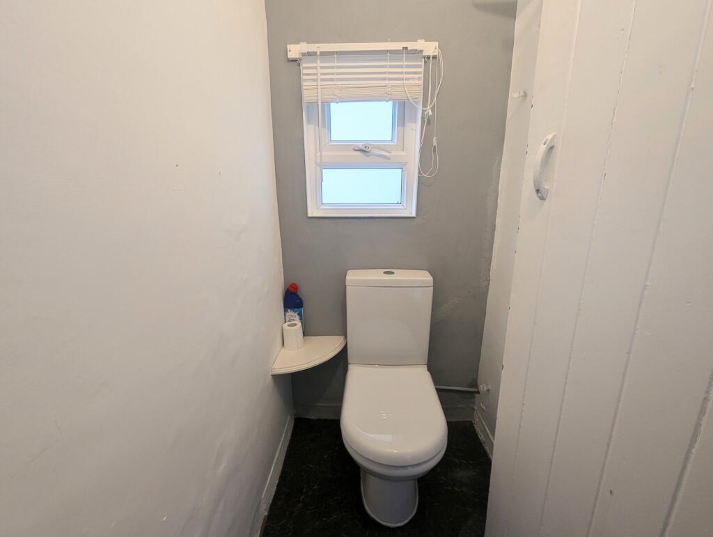 Cloakroom/wc
